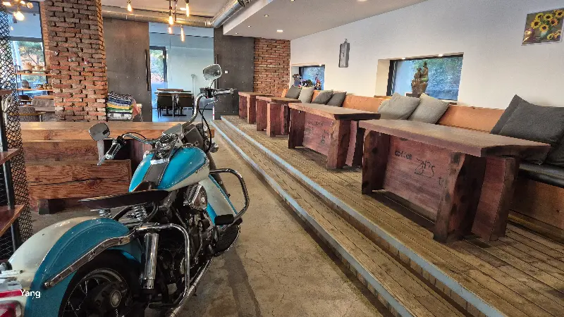 카페 내부 인테리어