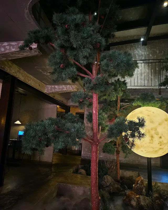 무월 내부 소나무와 보름달