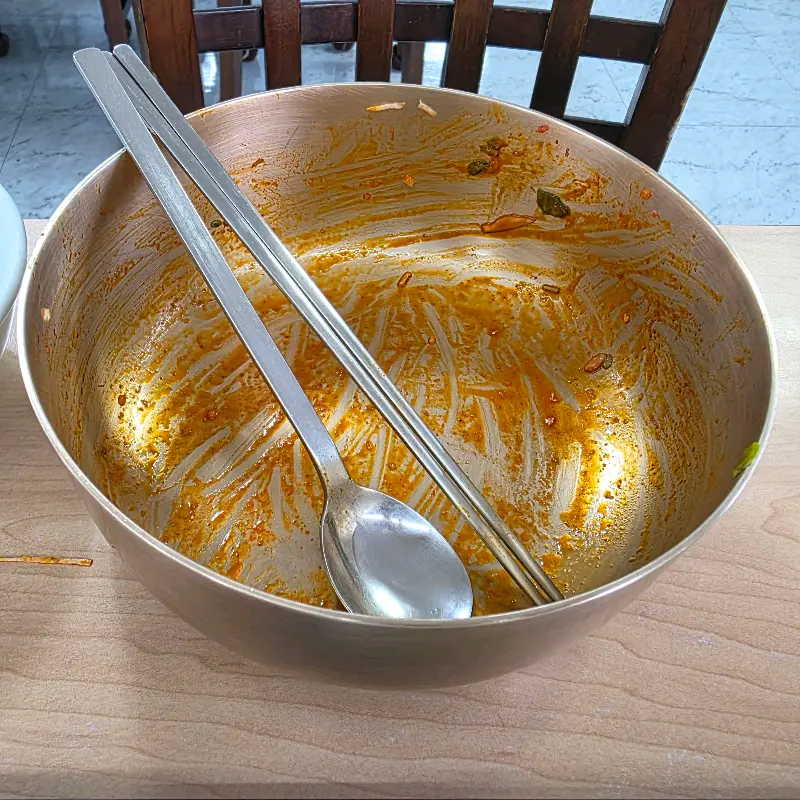 설렁탕을 깨끗하게 비운 모습