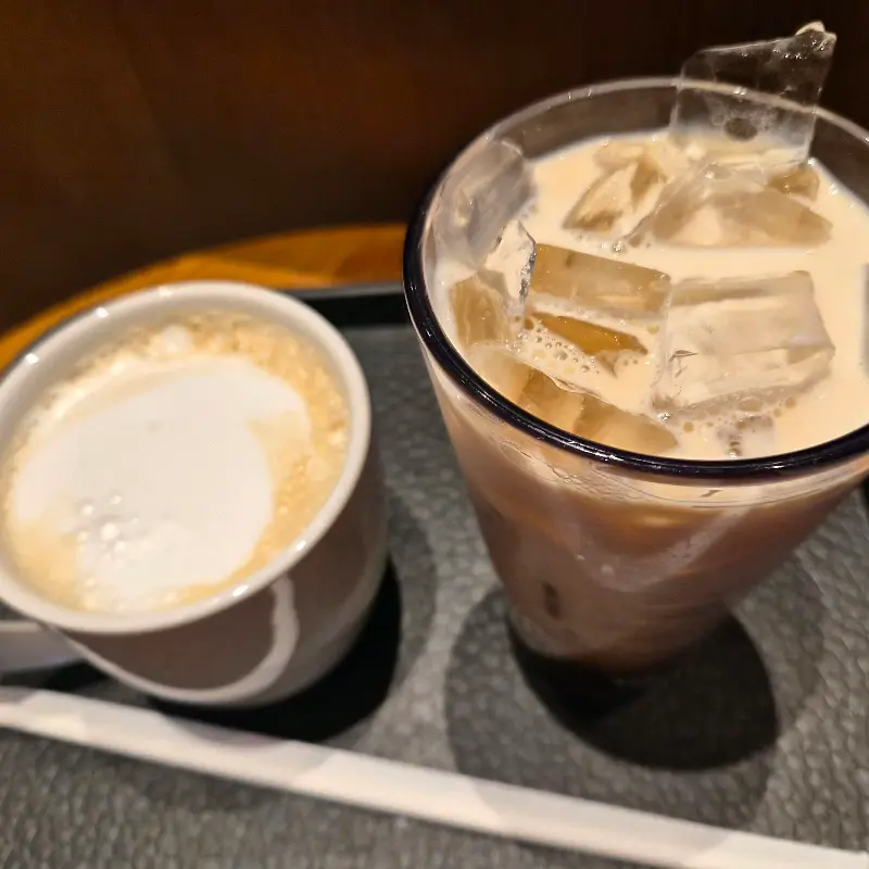 카페 라떼와 아이스 라떼