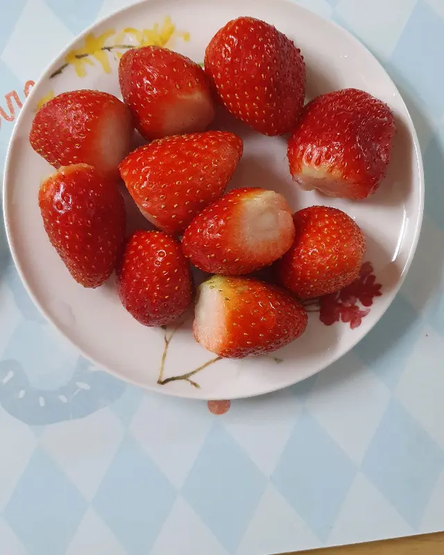 상큼한 딸기로 마무리