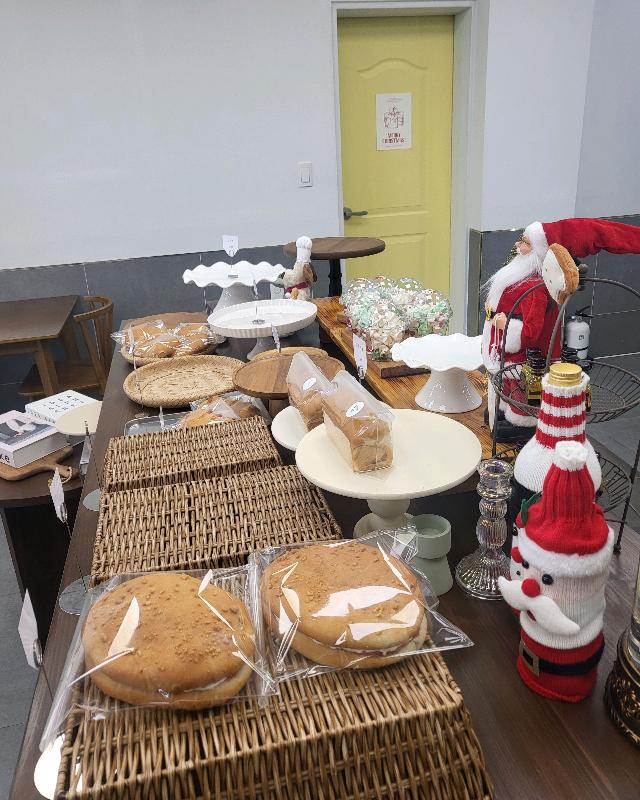 진열된 빵들의 모습