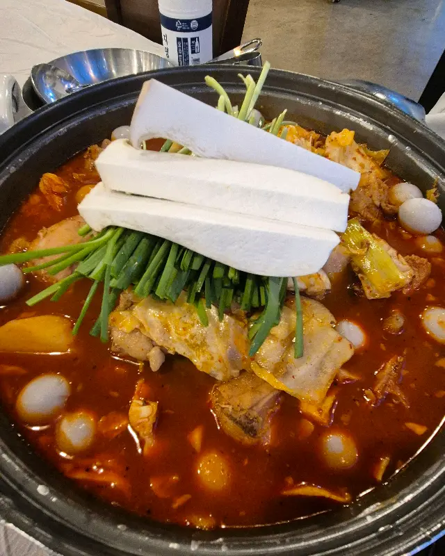 푸짐한 닭볶음탕