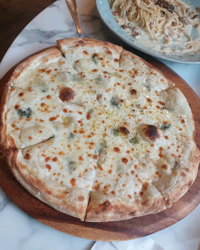 고르곤졸라 피자