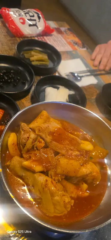 닭볶음탕과 밑반찬