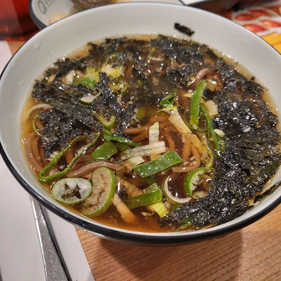 따뜻한 잔치국수