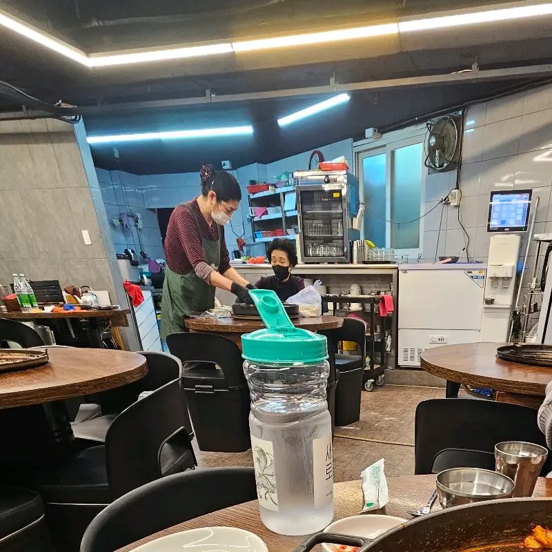 분주한 주방 풍경