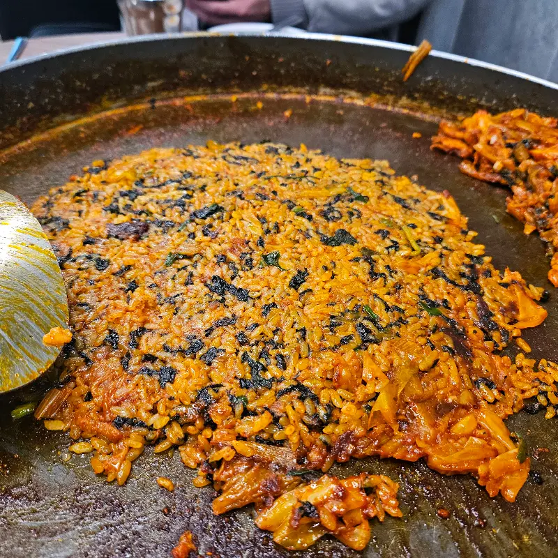 닭갈비 양념에 볶아 더욱 맛있는 볶음밥