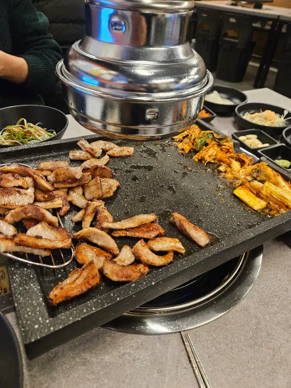 불판 위의 고기