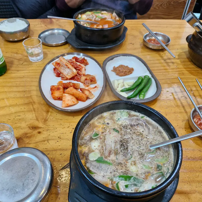 순대국 한 상 차림 전체 샷