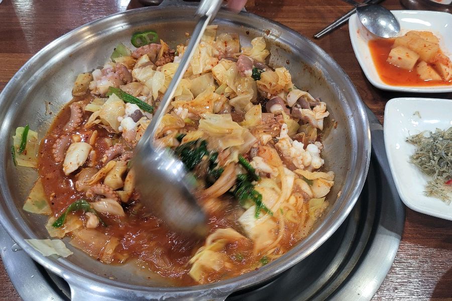 맛있게 끓고 있는 낙곱새