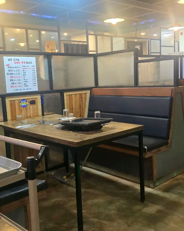 깔끔한 식당 내부