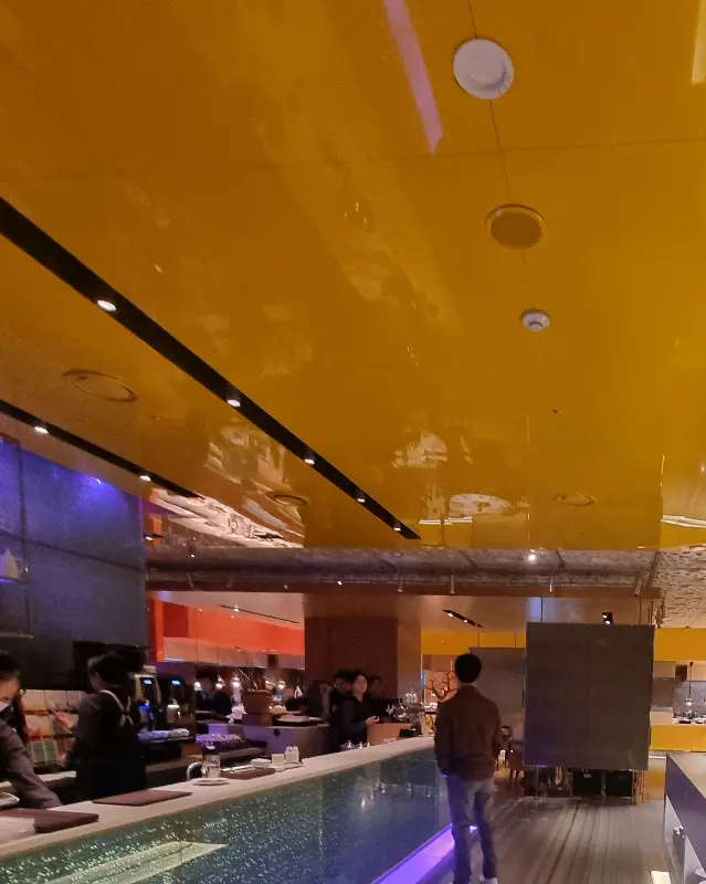 크리스피크림도넛 사당역점 매장 내부