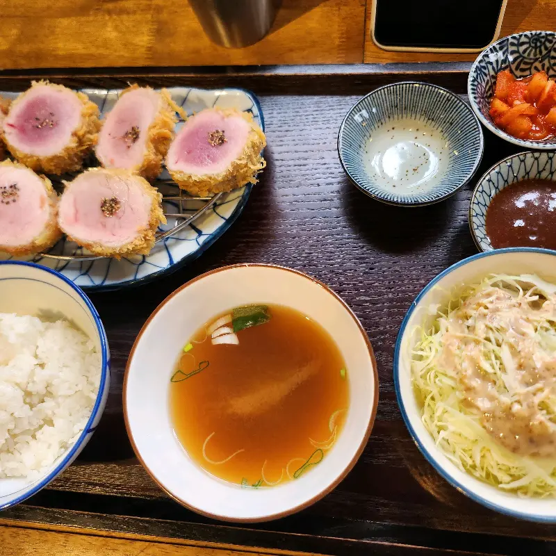 정갈하게 차려진 윳쿠리의 한 상