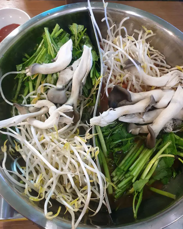 미나리가 듬뿍 들어간 샤브샤브