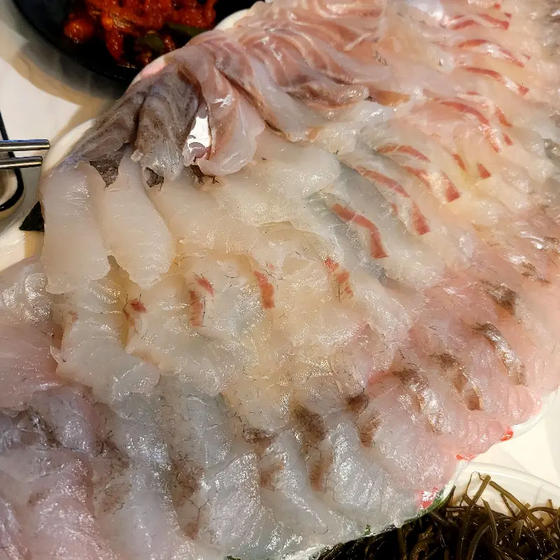 입맛을 돋우는 싱싱한 회