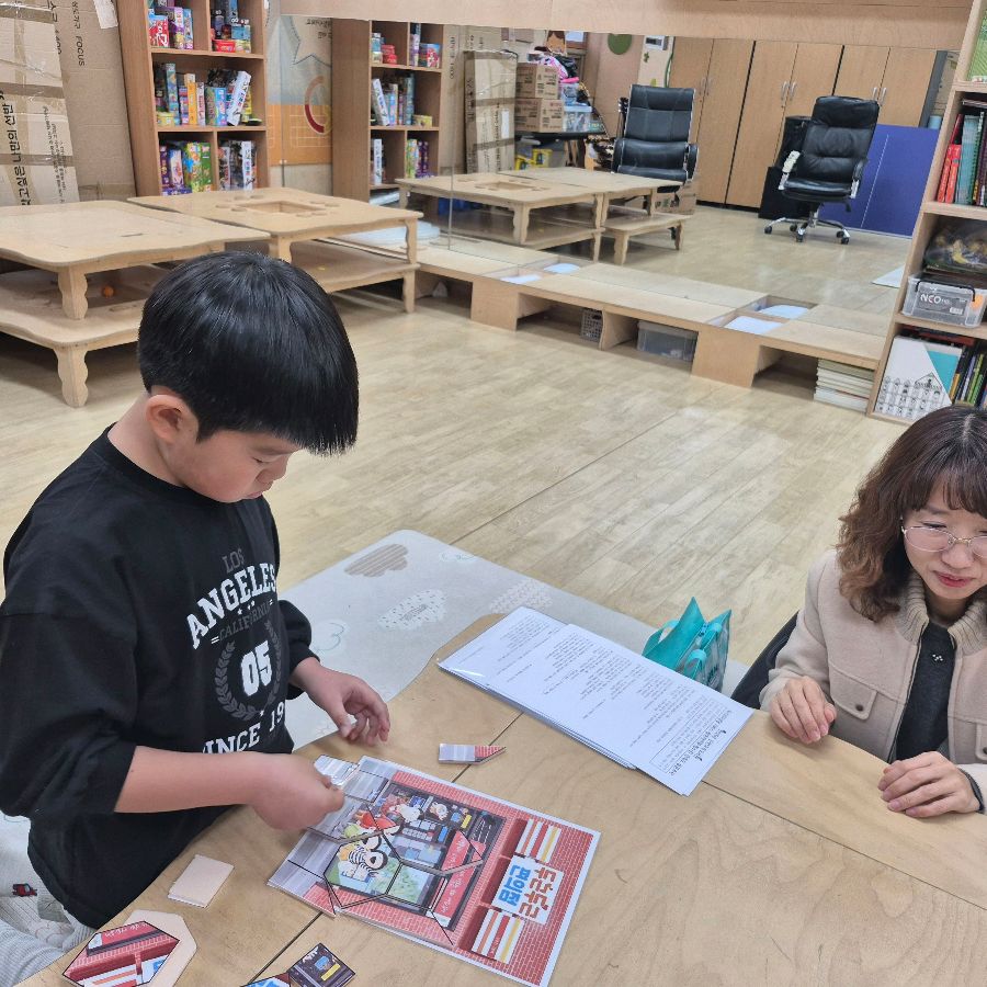 편안한 분위기의 식당 내부