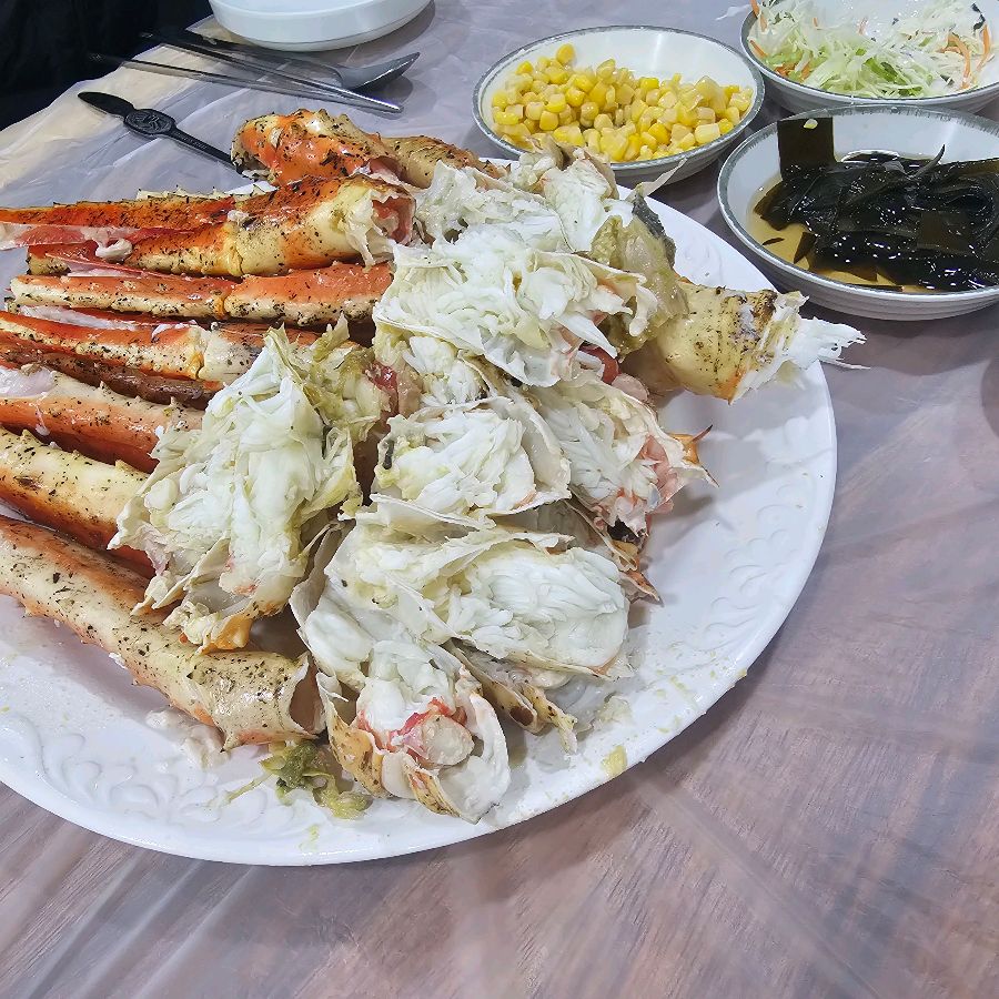 푸짐한 킹크랩 한상차림