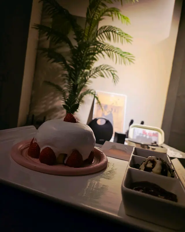 딸기 수플레의 사랑스러운 모습