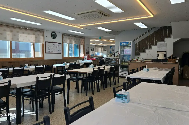 넓고 쾌적한 종점식당 내부
