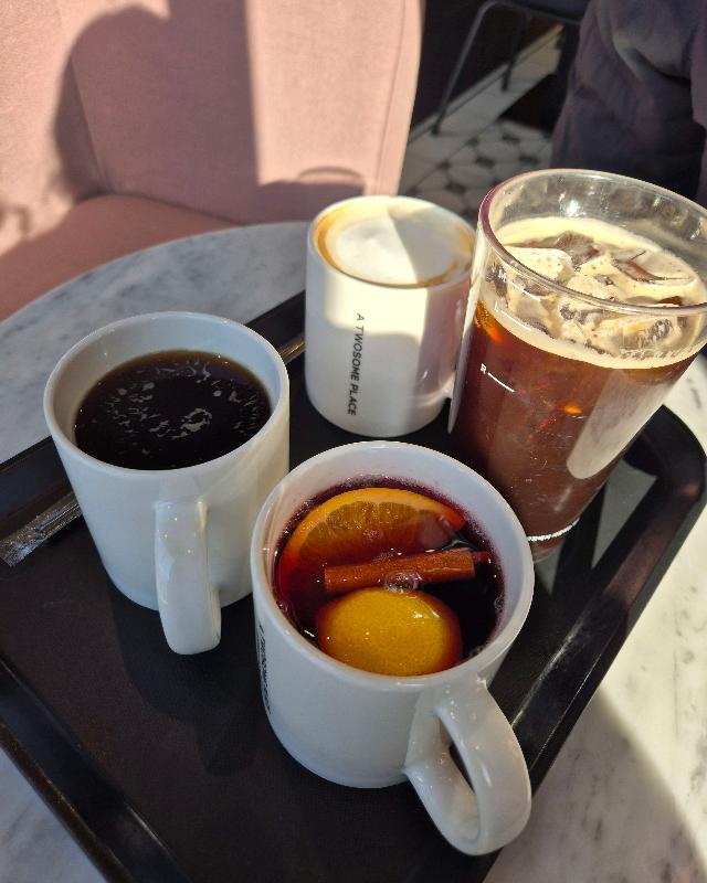 따뜻한 뱅쇼 한 잔