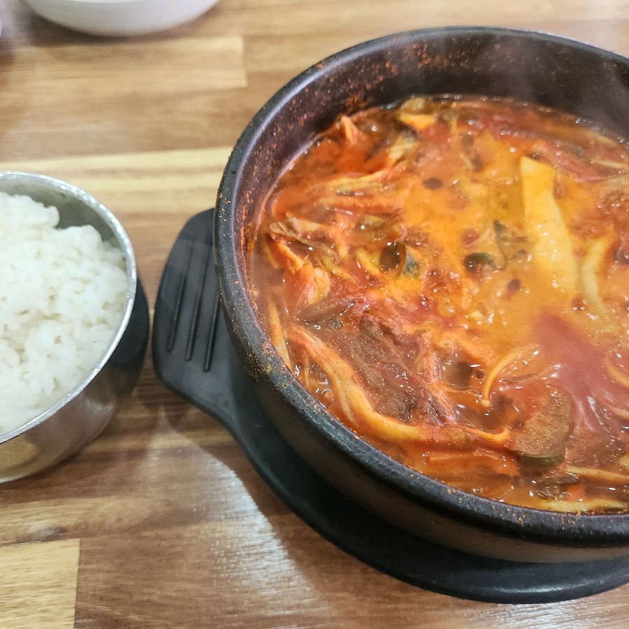 버섯 육개장과 밥