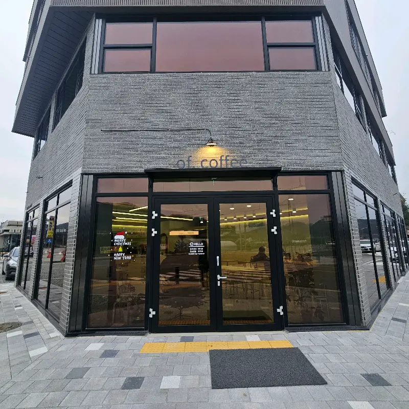 카페 외부 전경
