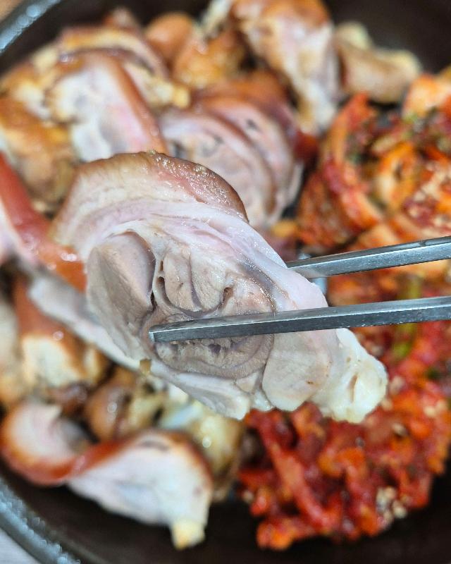 젓가락을 멈출 수 없는 족발의 향연