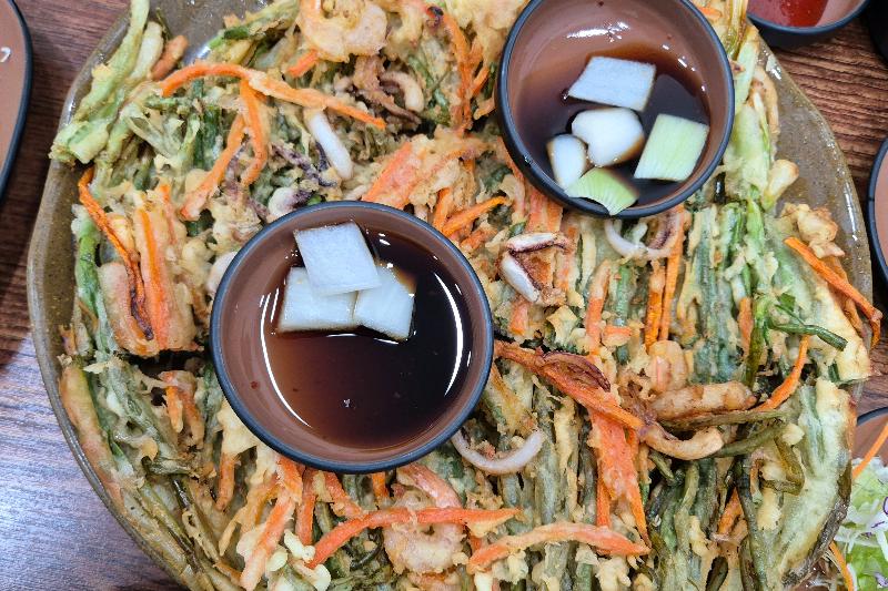 해산물이 듬뿍 들어간 해물파전