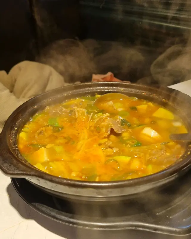 차돌 된장찌개의 풍성한 건더기