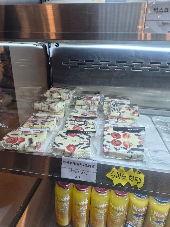 쇼케이스 안의 빵들