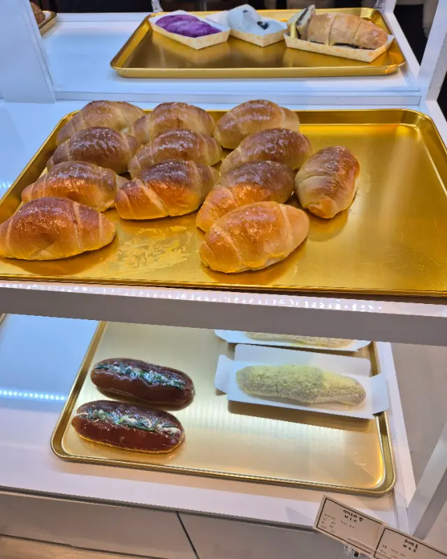 빵 진열대의 모습