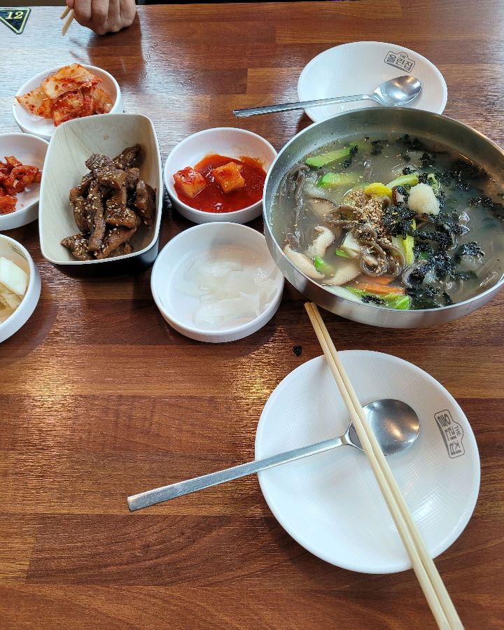 갈비올린 물막국수와 정갈한 밑반찬