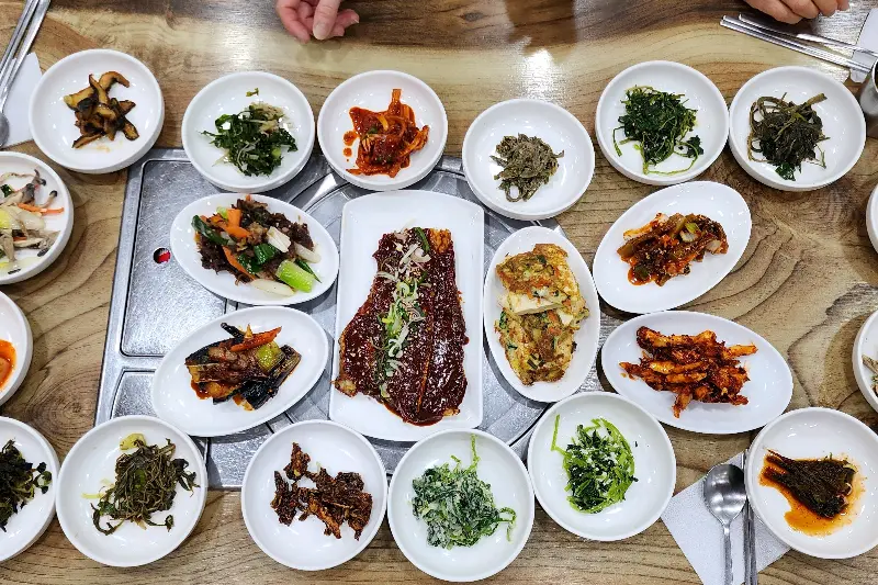 푸짐한 산채정식 한 상 차림