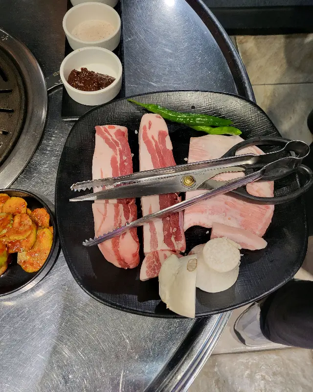 숙성육관에서 제공되는 신선한 고기