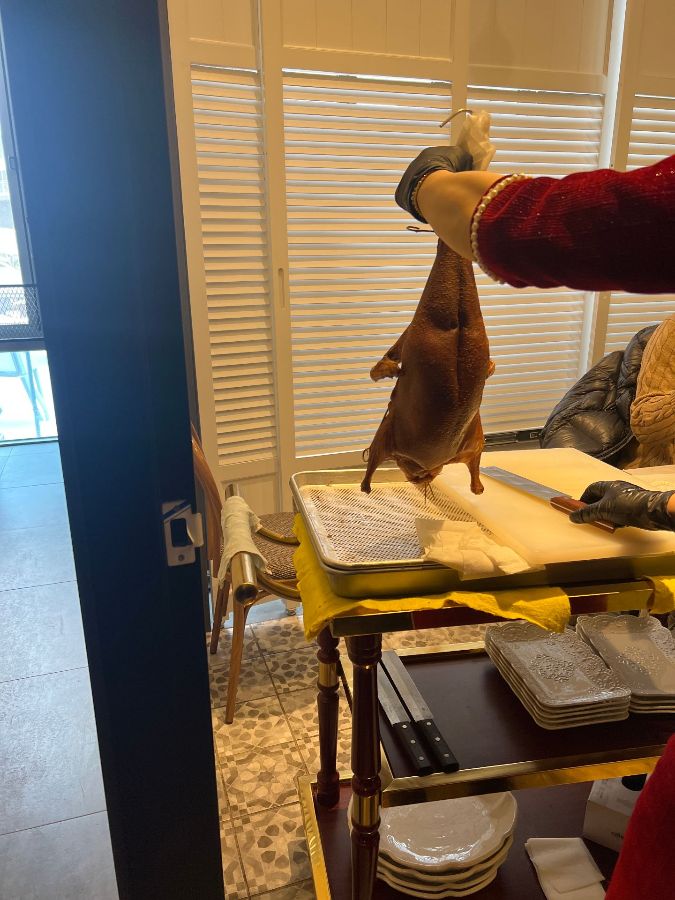 윤기가 흐르는 홍콩덕 오리구이