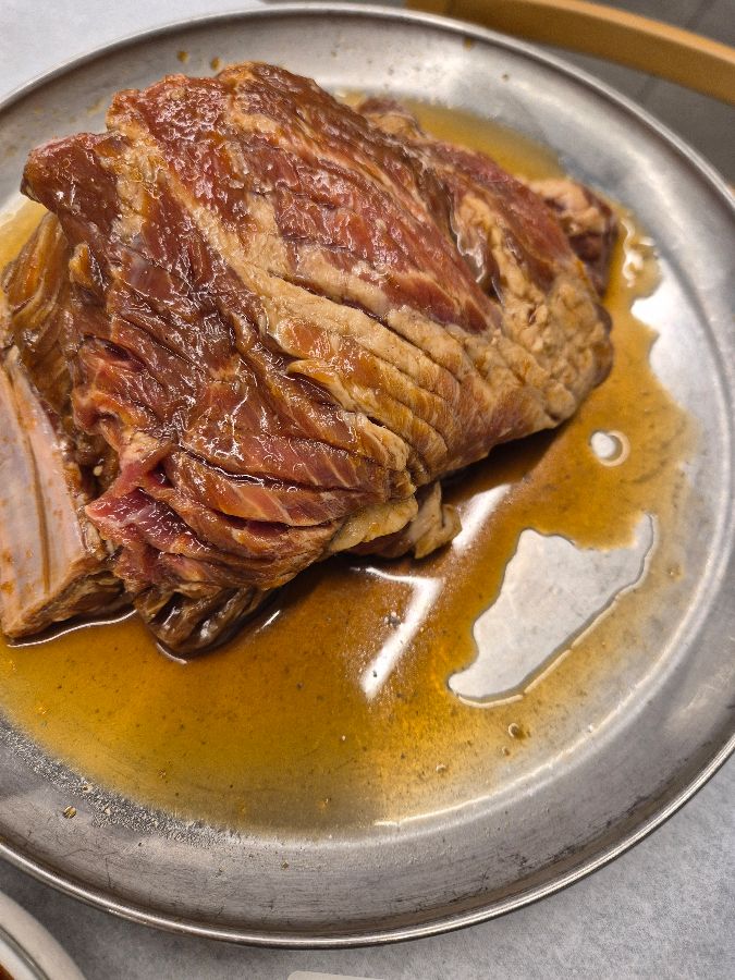 윤기가 흐르는 돼지갈비