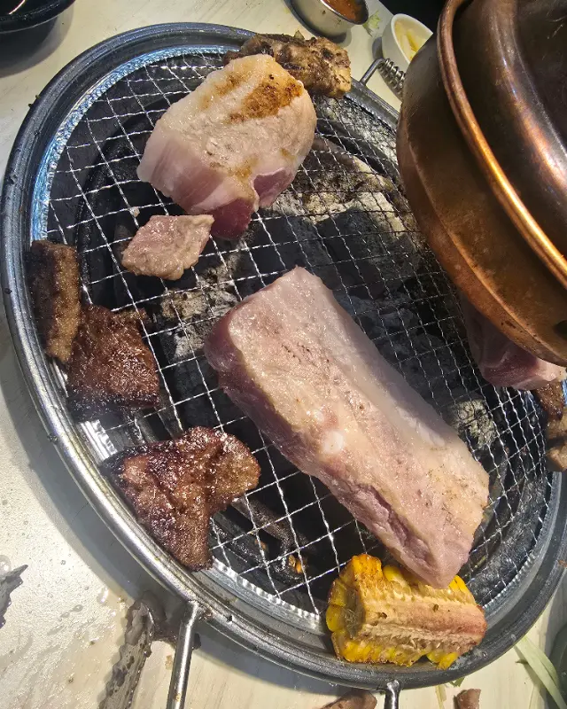 노릇노릇 구워지는 고기