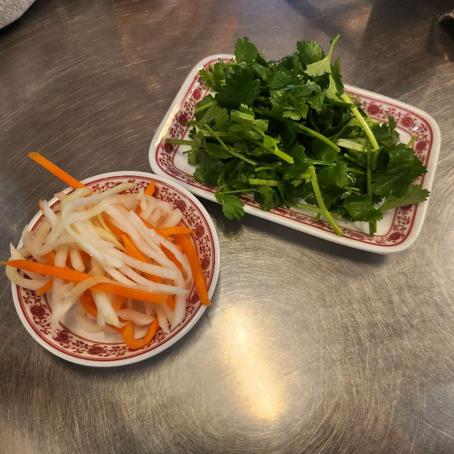 고수와 절임 야채