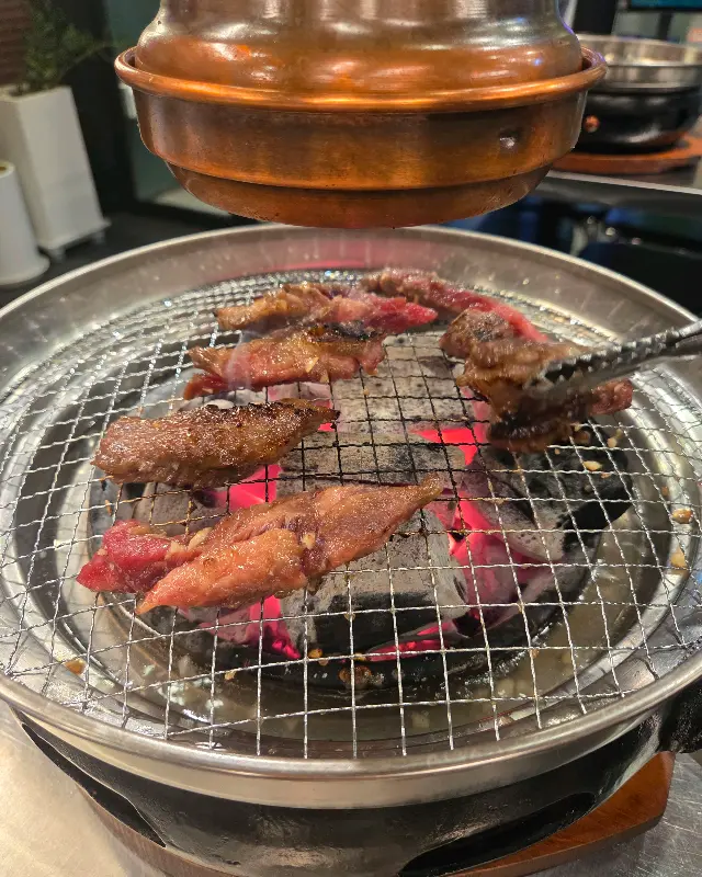 잘 구워진 갈비살