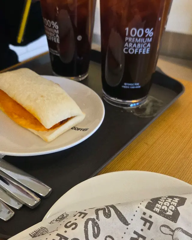 아메리카노와 샌드위치