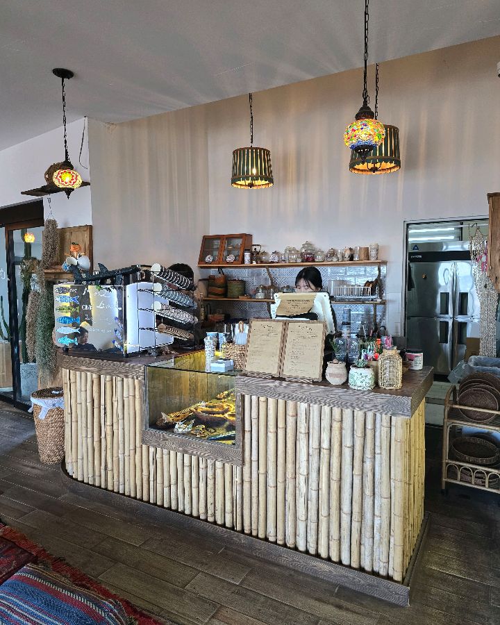 카페 내부 카운터