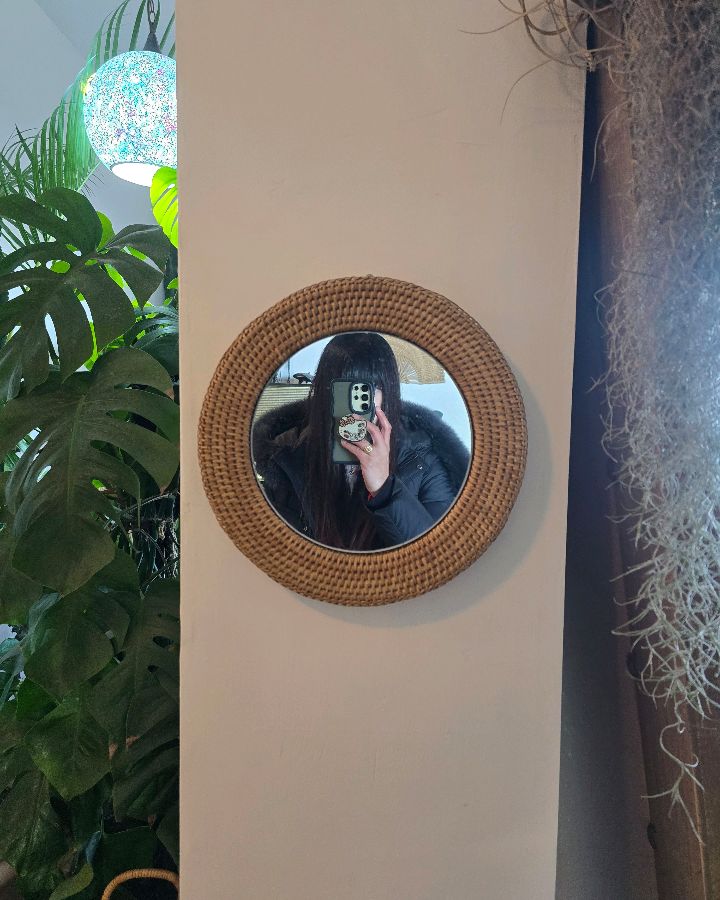 카페 내부 거울