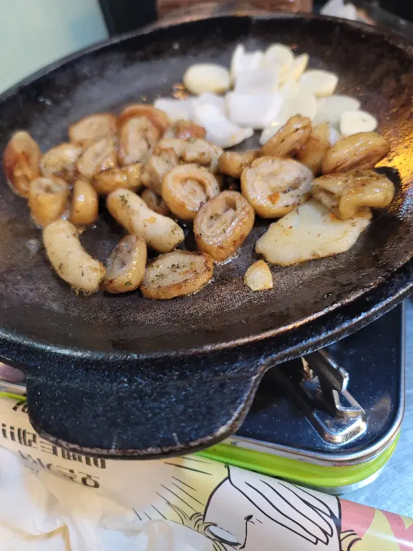 노릇노릇 구워진 막창 소금구이