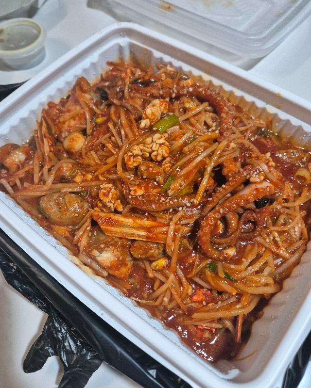 포장 용기에 담긴 해물찜