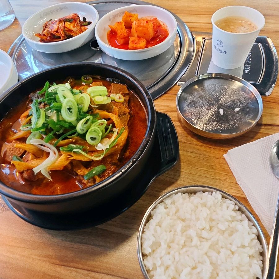 뼈해장국 한 상 차림