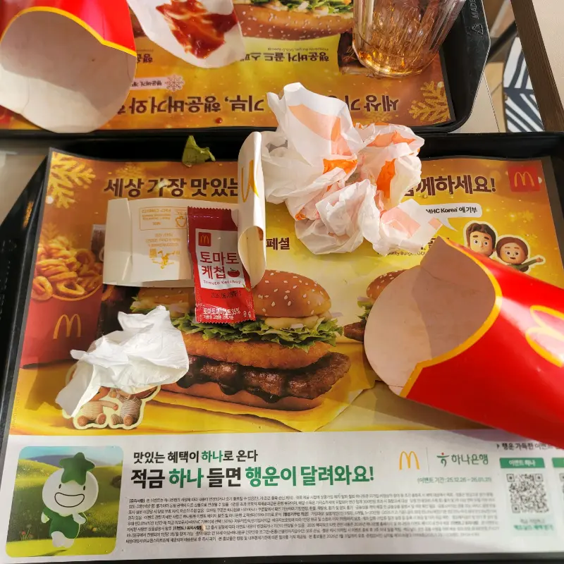 맥도날드 오산DT점 내부