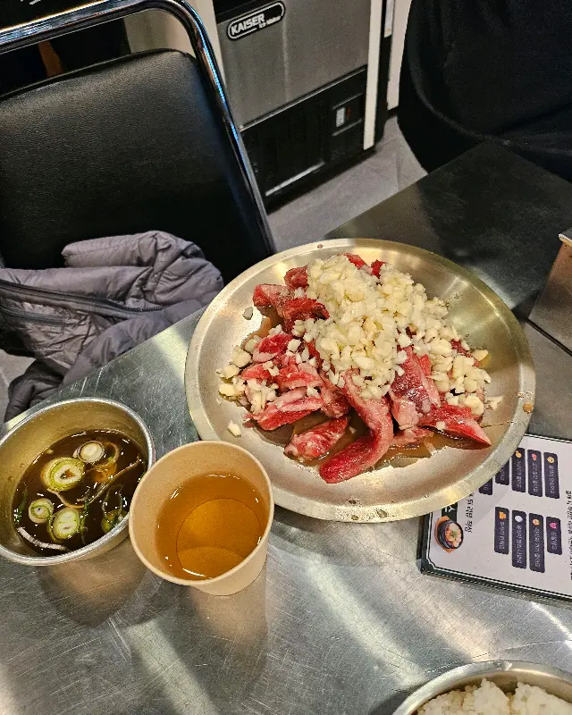 마늘 갈비살과 곁들임