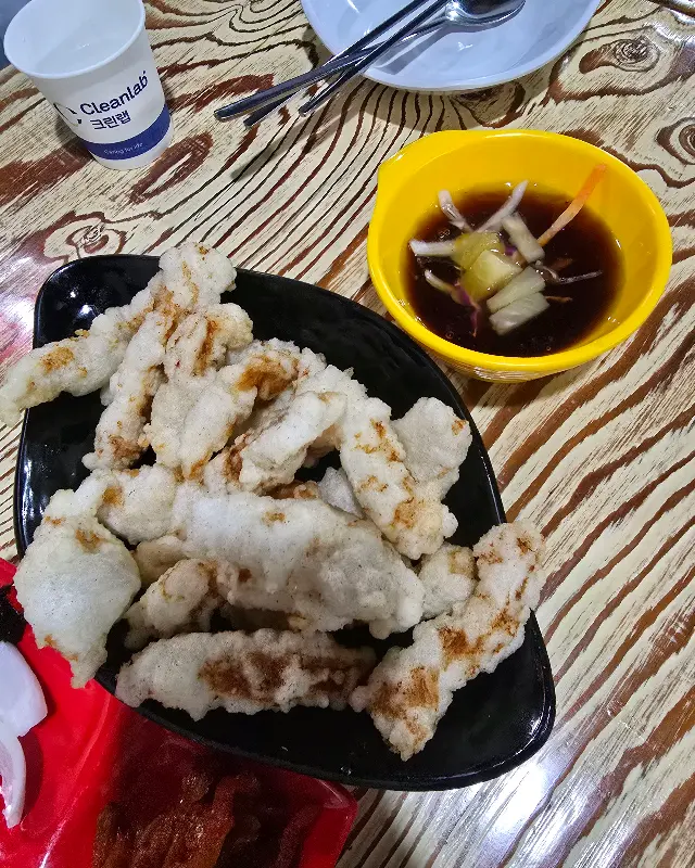 깔끔하게 차려진 탕수육