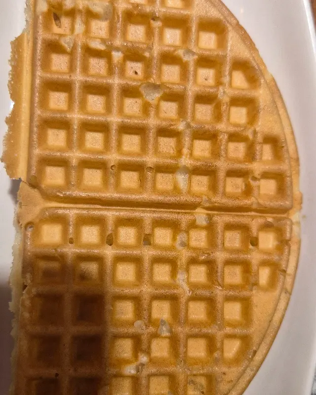 노릇하게 구워진 와플